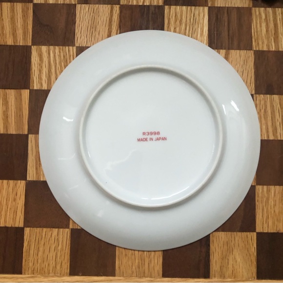 Vintage Christmas Plate  - Cute Image of child peaking around the stairs - Picture 7 of 7